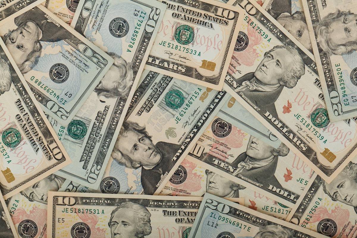 Dollar accounts for 7 in 10 UK client payments despite de-dollarisation talks