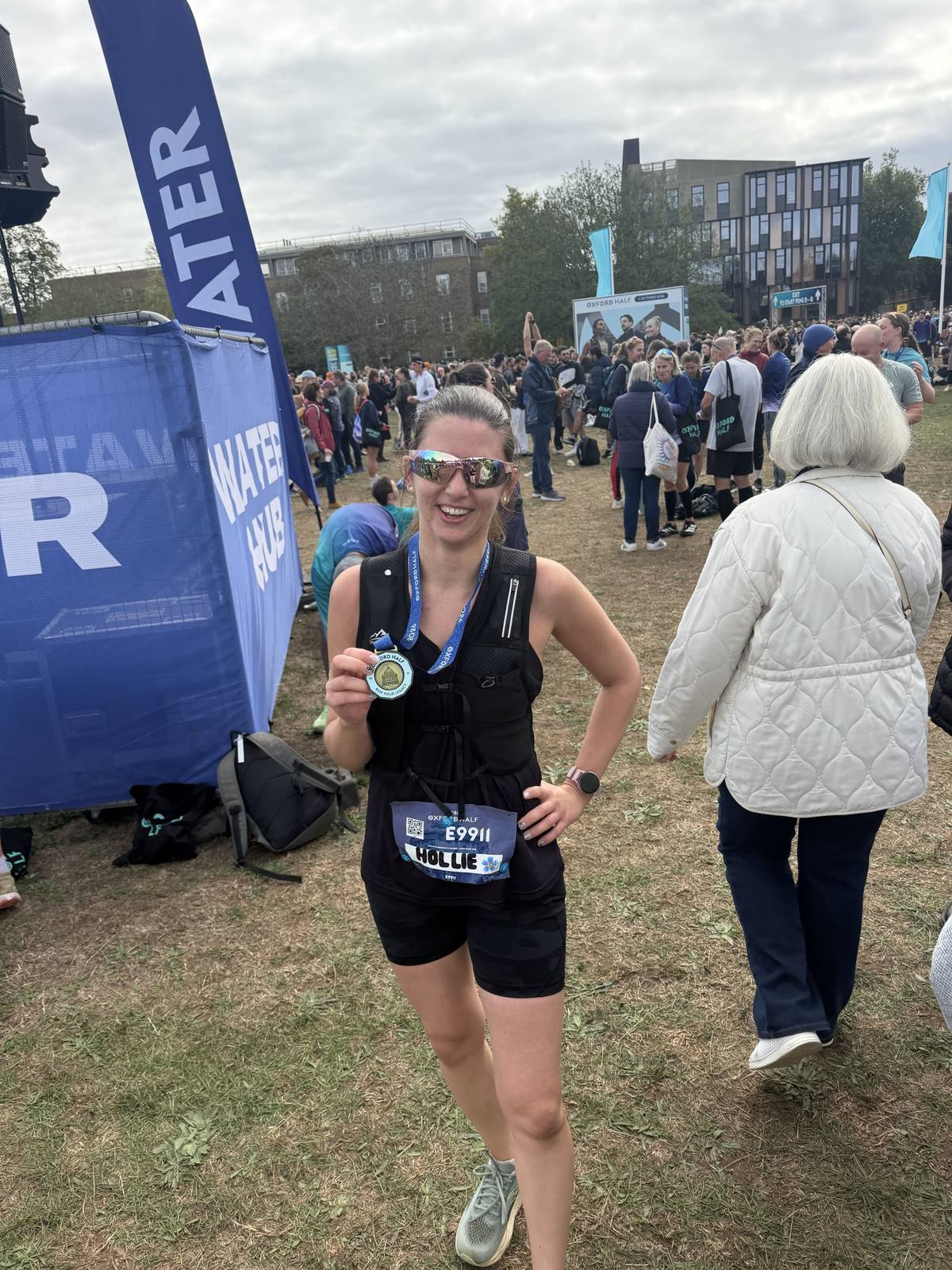 Patients cheer on Thame audiologist as she runs Oxford Half Marathon for dementia charity