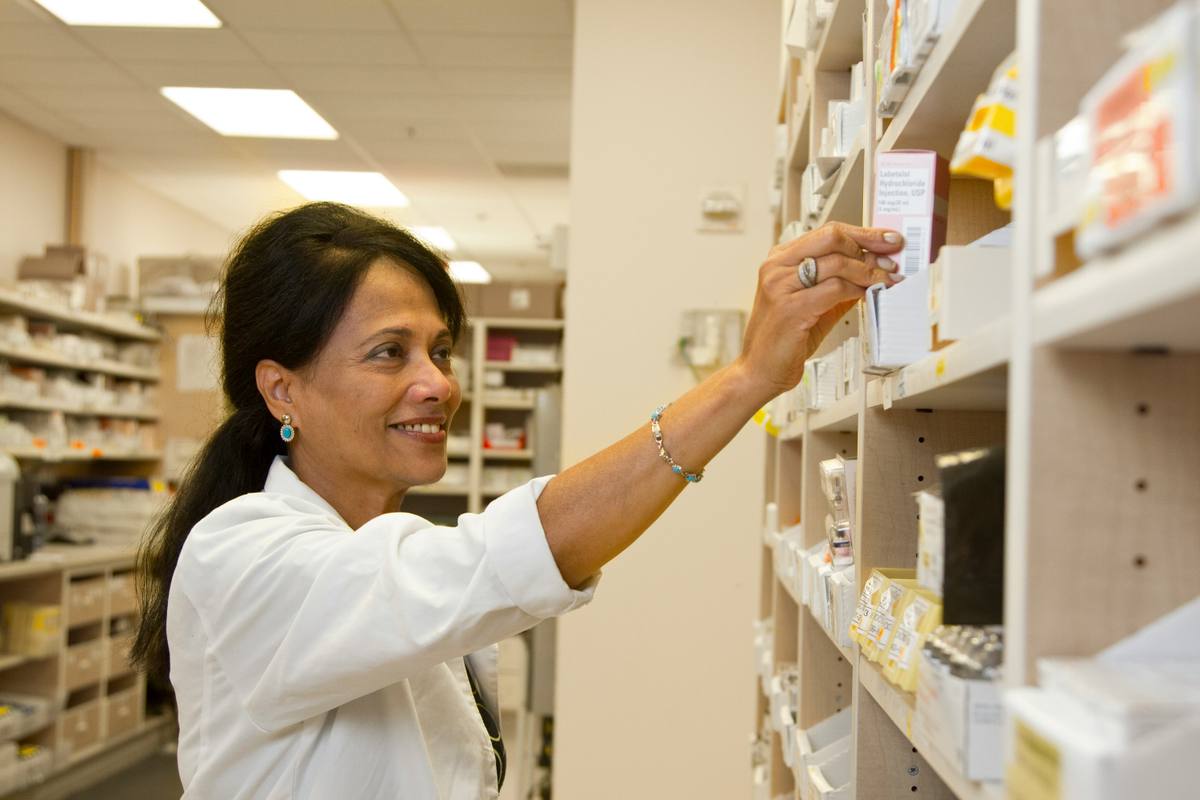 Pharmacies to treat migraines and acne without GP appointments in major NHS expansion