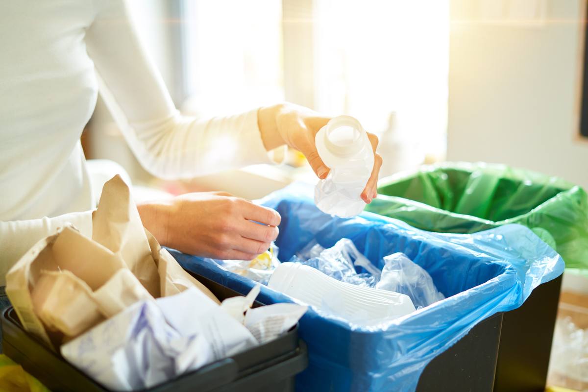 Naturally incorporates relevant keywords like plastic bottles, packaging, and recycling bin without keyword stuffing.
