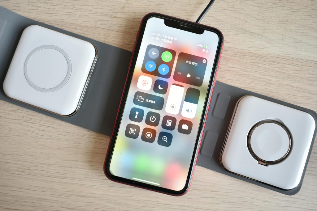 iPhone magsafe charging station