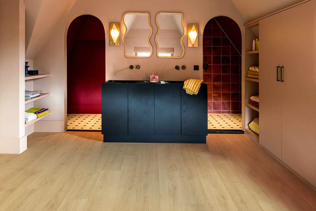 A large bathroom featuring a wood-effect floor from Quick-Step.
